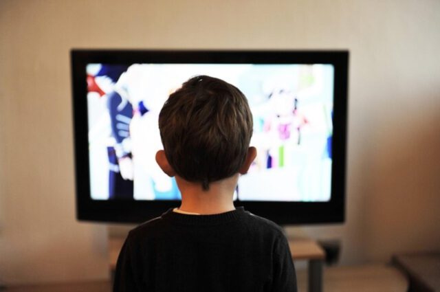Do czego może się przydać telewizor na baterie?