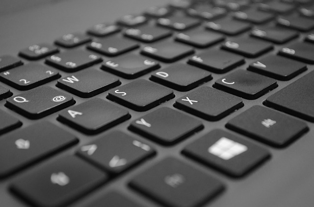 Dlaczego warto wymieniać baterie do laptopów?