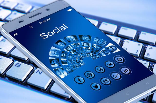 Czy warto korzystać z pomocy agencji do obsługi Facebooka?